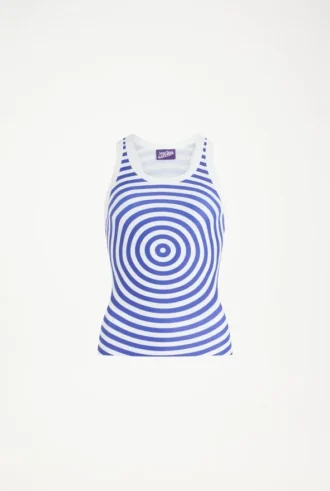 Das blaue Oberteil mit „Target“-Print