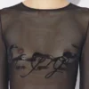 Das geflockte „Tattoo Ruban“-Oberteil Das geflockte „Tattoo Ruban“-Oberteil