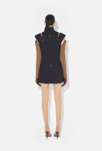Das kurze Jeans-Kleid mit Schlitz