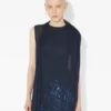 Das lange marineblaue bestickte Kleid Das lange marineblaue bestickte Kleid