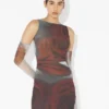 Das lange rote „Blurry Roses“-Kleid Das lange rote „Blurry Roses“-Kleid