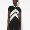 Das lange schwarze Kleid mit Chevron-Muster Das lange schwarze Kleid mit Chevron-Muster