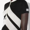 Das lange schwarze Kleid mit Chevron-Muster Das lange schwarze Kleid mit Chevron-Muster