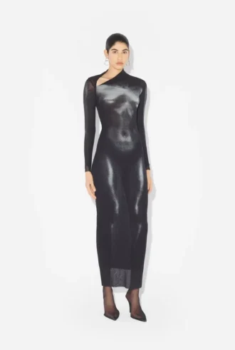 Das lange silberne „Body Dust“-Kleid
