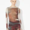 Das rote „Blurry Roses“-Oberteil