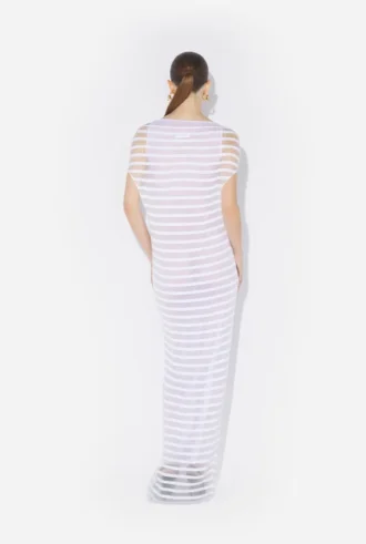 Das weiß gestreifte Matrosen-Kleid Das weiß gestreifte Matrosen-Kleid