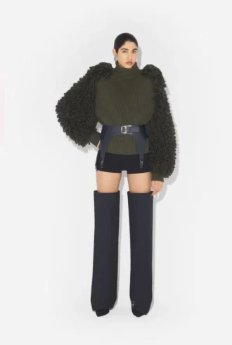 Der Pullover mit Schlingenstich Der Pullover mit Schlingenstich