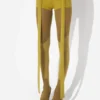 Die grünen Shorts mit Gaultier-Patch