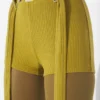 Die grünen Shorts mit Gaultier-Patch