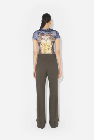 Die Hose mit Knopfloch
