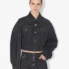 Die schwarze Denim-Jacke mit Riemen Die schwarze Denim-Jacke mit Riemen