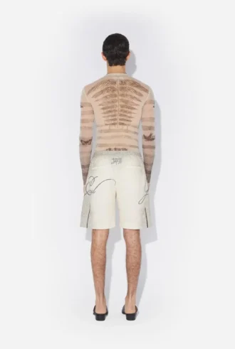 Die Shorts mit Multi-Tattoo-Print