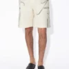 Die Shorts mit Multi-Tattoo-Print