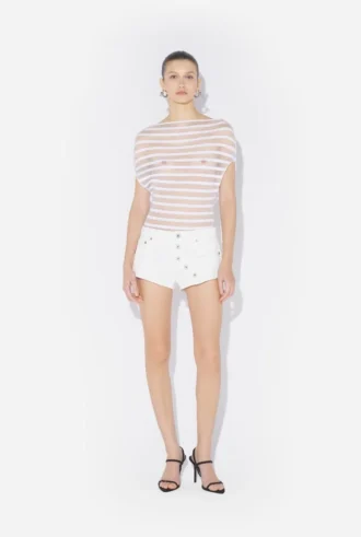 Die weißen Jeans-Shorts mit Knöpfen