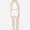 Die weißen Mini-Shorts mit Strumpfhaltern Die weißen Mini-Shorts mit Strumpfhaltern